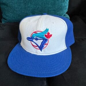 Toronto Blue Jays New Era White and Blue Fitted Cap 7 3/4 Brand New